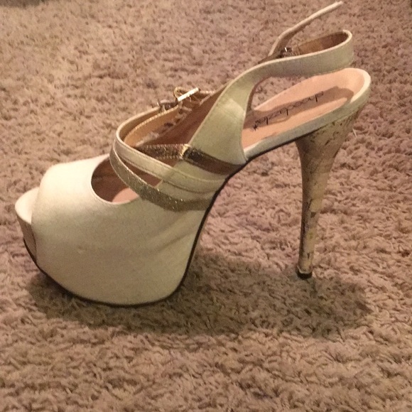 Cream Decor Heels - Picture 5 of 6